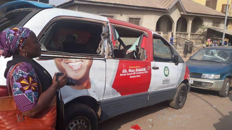 Hoodlums Attack Saraki’s Country Home, Agbaji