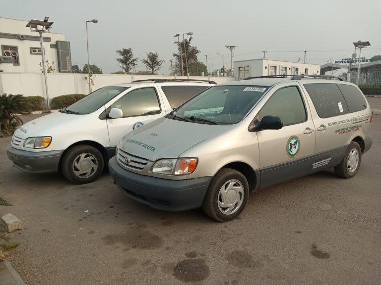 Saraki presents vehicles to students, challenges APC