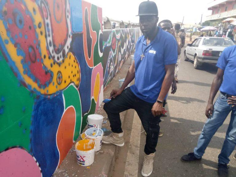 Group Beautifies Ilorin Fly- over To support Govt.