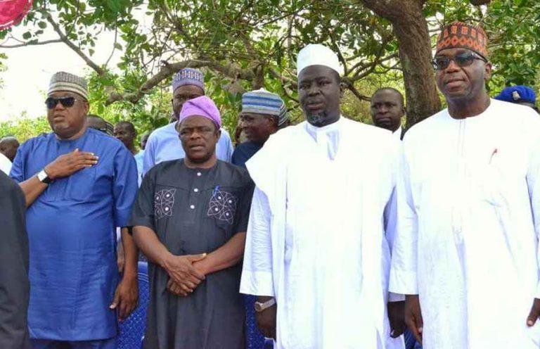 AbdulRazaq commends Ilorin Forum for donating classroom block to Moro community