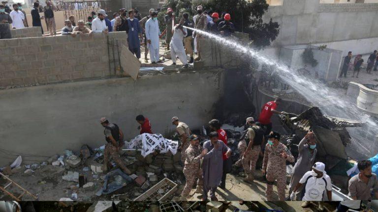 Pakistan: Passenger Plane crashes into residential area