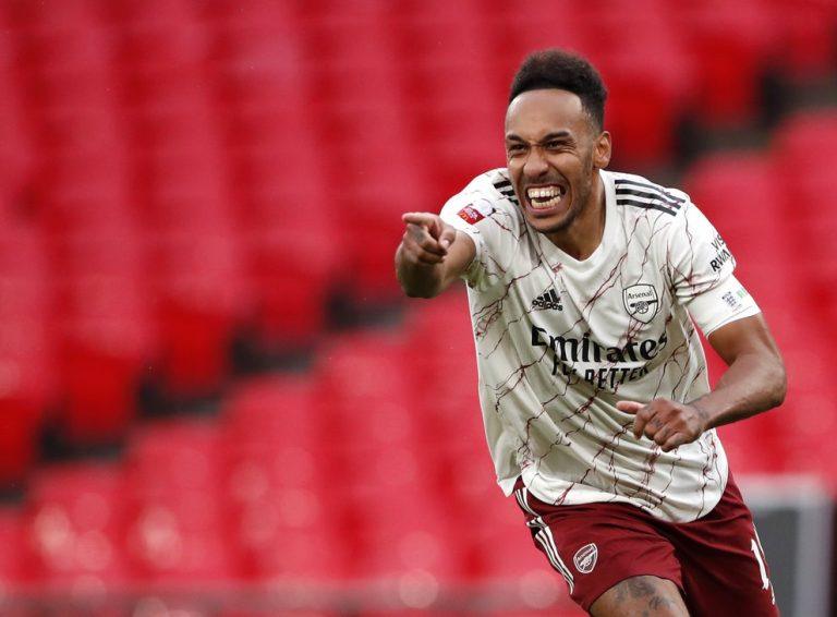 Aubameyang extends Arsenal contract