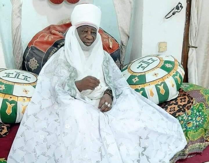 Professor Akanbi felicitates Emir of Ilorin