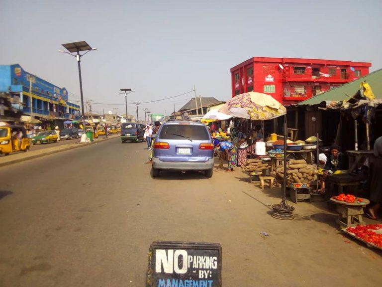 Traffic gridlock: KWARTMA dislodges roadside traders at Ipata market