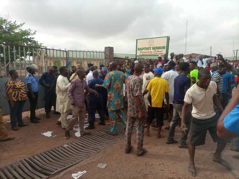 [Breaking] Hijab crisis: 3 injured as Christians, Muslims clash in Ilorin