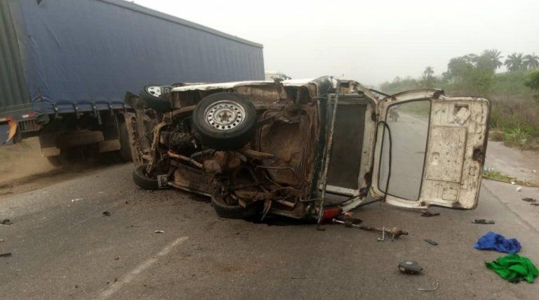Driver of Ilorin-bound commercial bus that collided with trailer in Oyo dies
