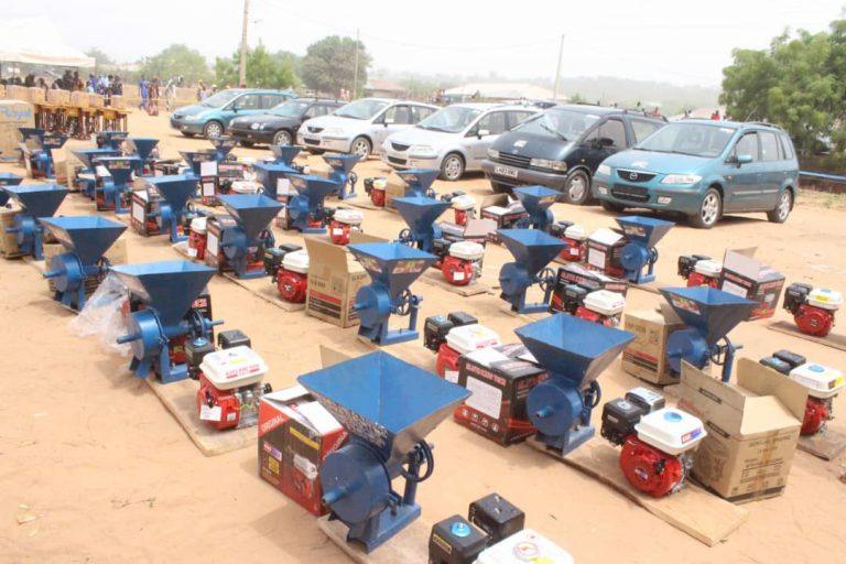 Kwara lawmaker, Owolabi, empowers constituents with cars, machines, others