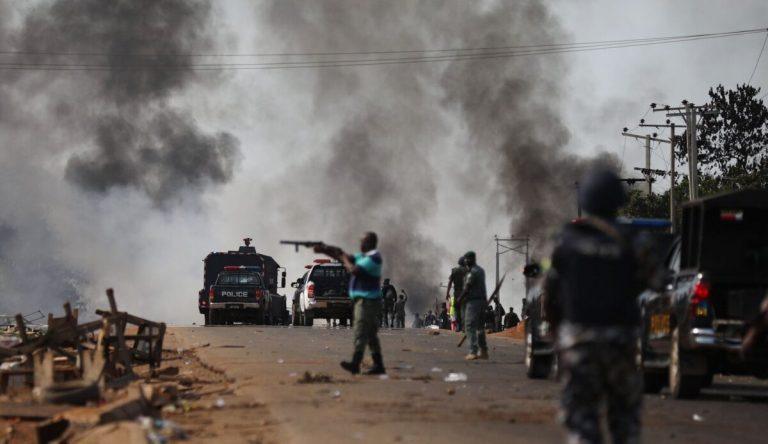 Mob rescues victim from armed phone thief, sets suspect ablaze in Bayelsa