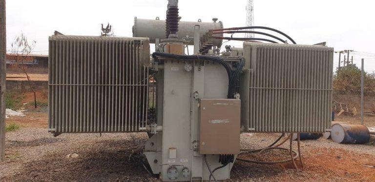 Residents apprehend suspects for vandalising electricity cable