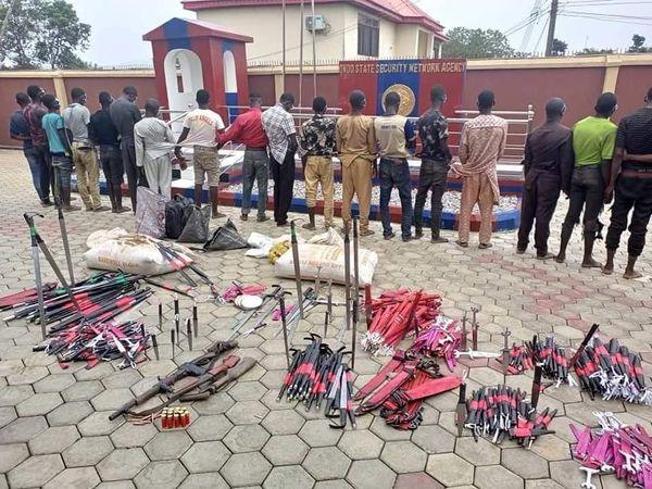 3 buses with 18 suspected bandits intercepted in Ondo, weapons recovered