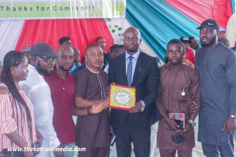 Obayomi bags Icon of Hope Award at NANS education summit The Informant247