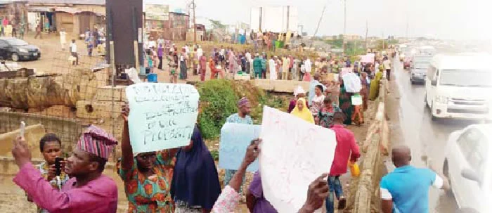 Residents in Ogun community protest over planned demolition of 800 buildings The Informant247