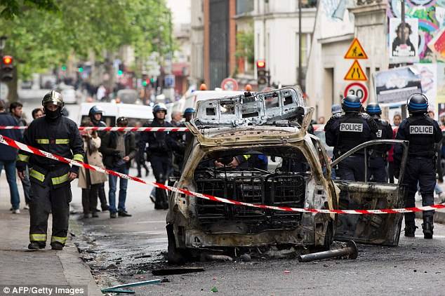 345609F000000578 3596420 French discussions The scene is pictured after the blaze which t a 63 1463587436673