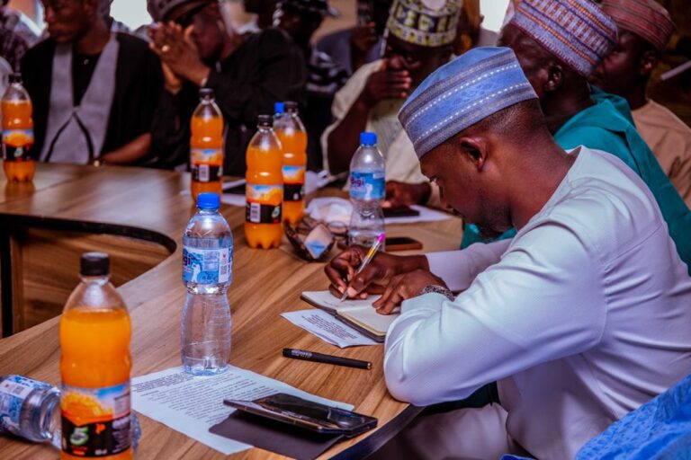 38637E75 7950 4F40 AC12 5F881989F644