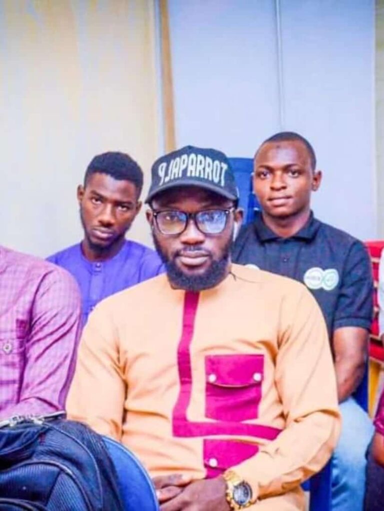 49132688 5B17 49C4 AF66 B835BE3E668A