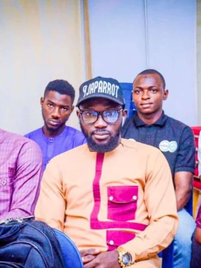 49132688 5B17 49C4 AF66 B835BE3E668A