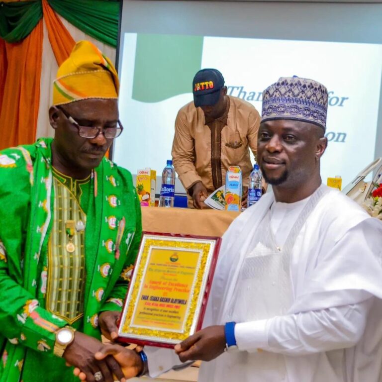 F1AE2D1C 78B7 4169 8881 D9A21CA7AC3A