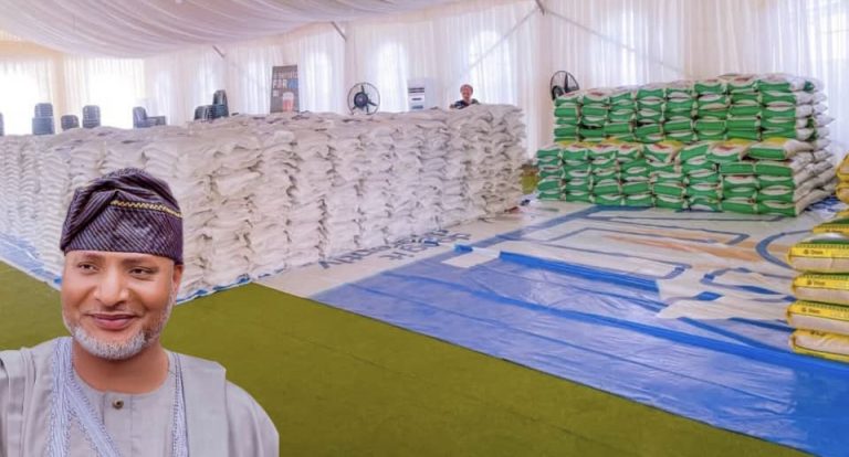 Xmas: 5,000 Christians to benefit as Kwara senator Mustapha begins food distribution