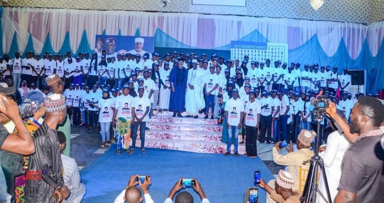 Saliu Mustapha awards full scholarships to 200 Kwara central indigenes for tertiary institutions