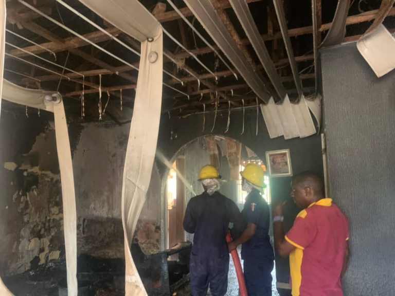 Mother, child rescued as fire razes building in Kwara