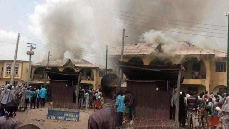 Fire engulfs 20-room building in Ilorin, Firefighters save 13 rooms