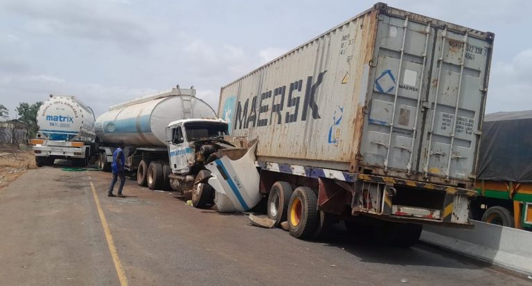 Kwara fire service responds to truck collision involving diesel tanker along Kanbi/Olooru expressway