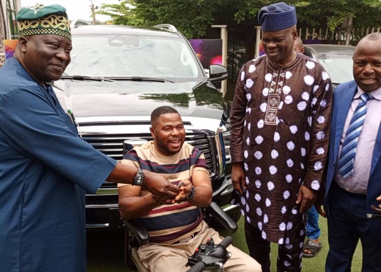 Oyo gov Makinde presents SUV to Ayefele after fire incident
