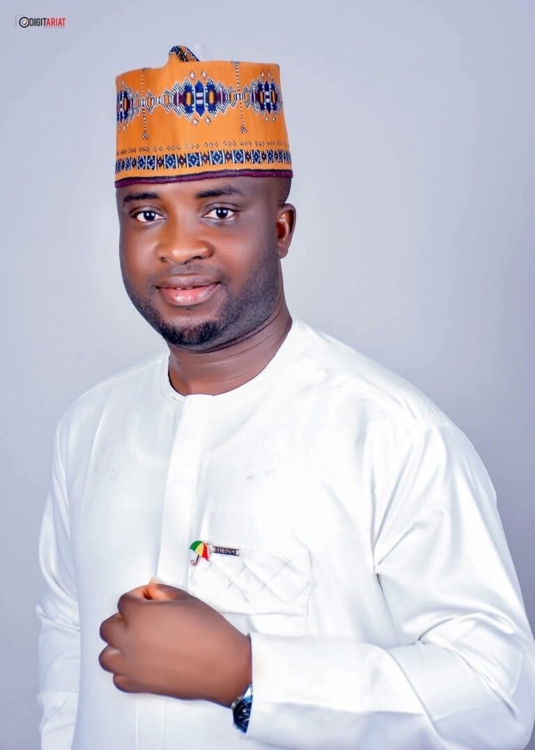 Oyabambi Celebrates PDP Spokesman Adewara