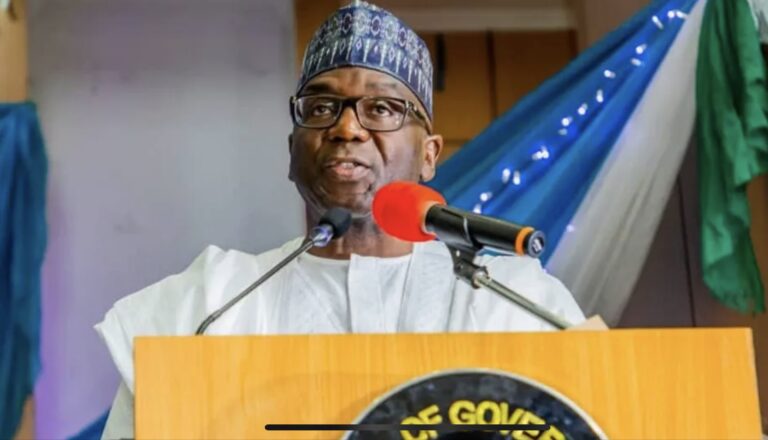 Governor AbdulRazaq receives Leadership Excellence Award at NAKSS Kwara Poly 25th anniversary