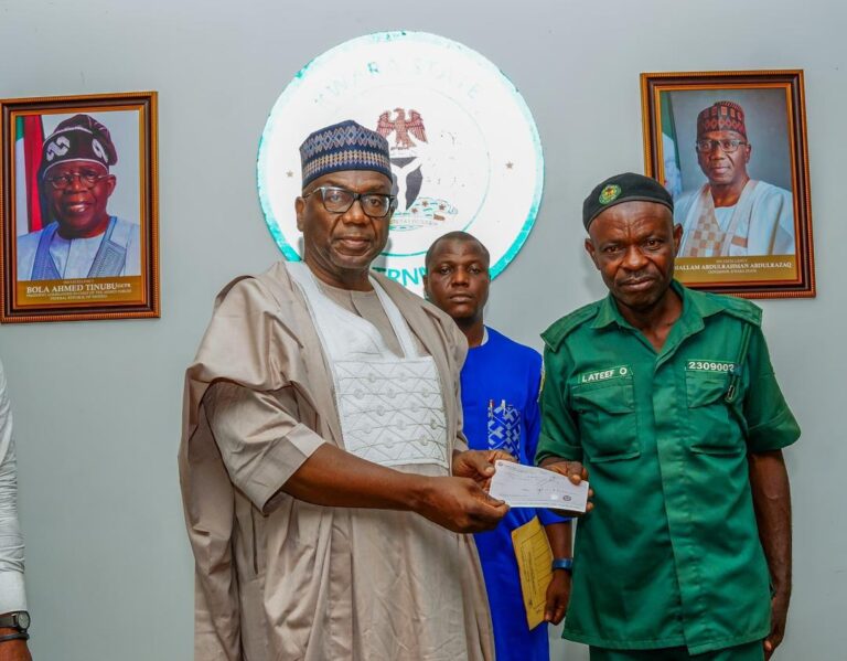 Governor AbdulRazaq donates N180m to families of fallen forest Guards,Vigilantes in Kwara