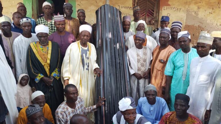 Omar Bolaji Gambari donates roofing sheets to secondary school in Baruteen