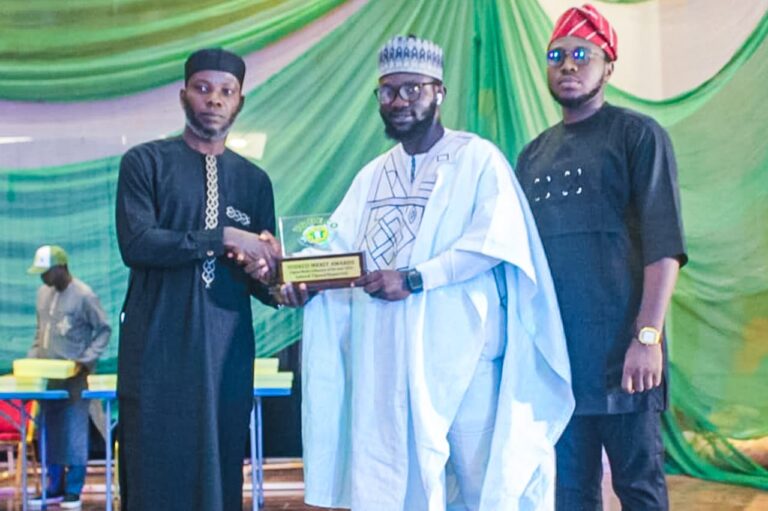 9japarrot Publisher wins digital media influencer of the year award