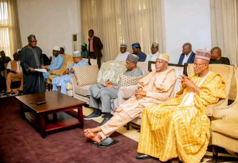 BREAKING: Kwara PDP stakeholders give Saraki go-ahead to begin talks with APC G15, other political parties