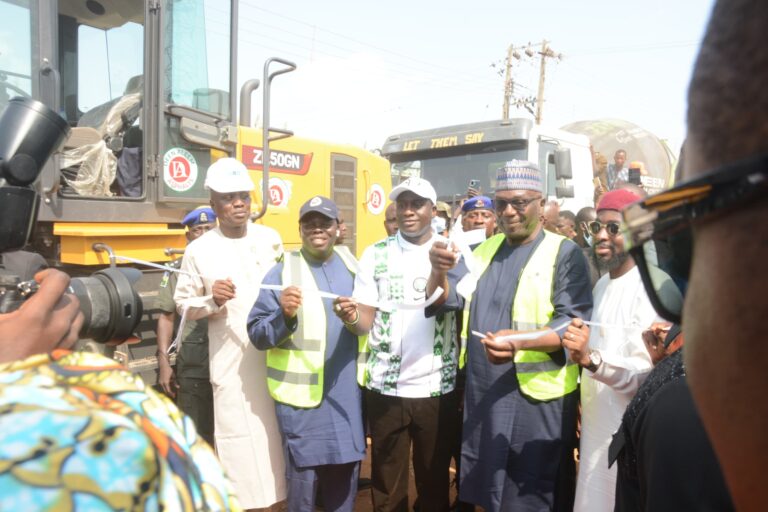 AbdulRazaq flags off construction of 31km roads in Kwara