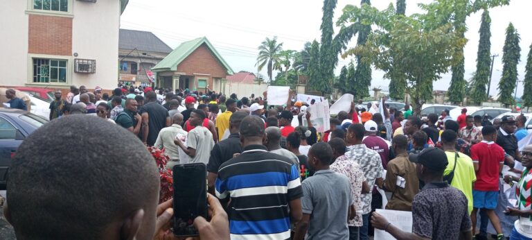 Public servants begin three-day strike over FG’s failure to slash petrol price to N500 per litre