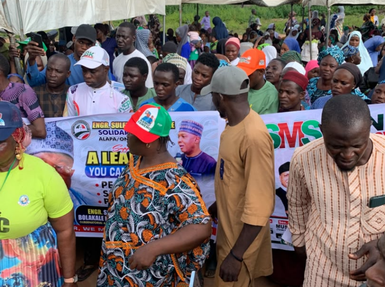 PDP’s Fatai Aremu, Abdullahi Magaji receive defectors in APC’s stronghold in Asa