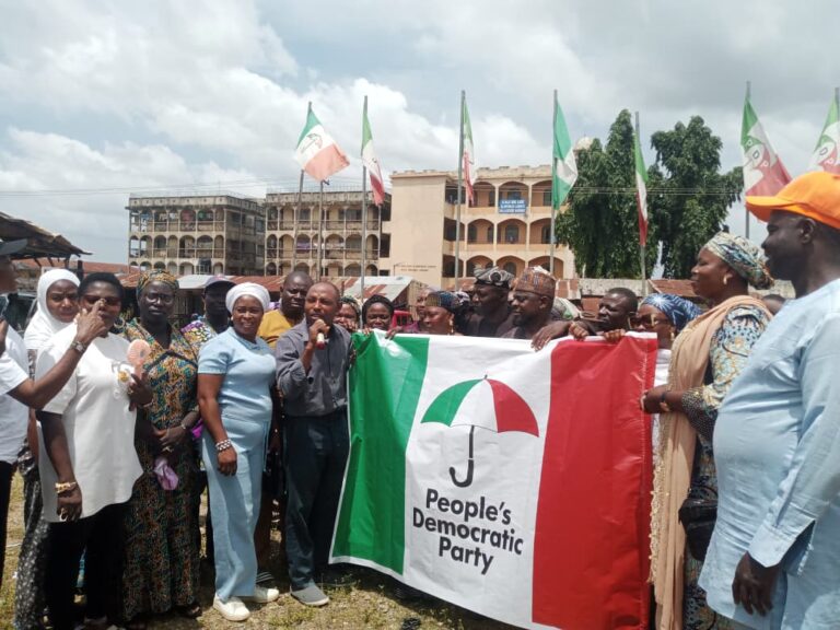 Tinubu Youth Force dumps APC for PDP in Kwara, says more defections coming